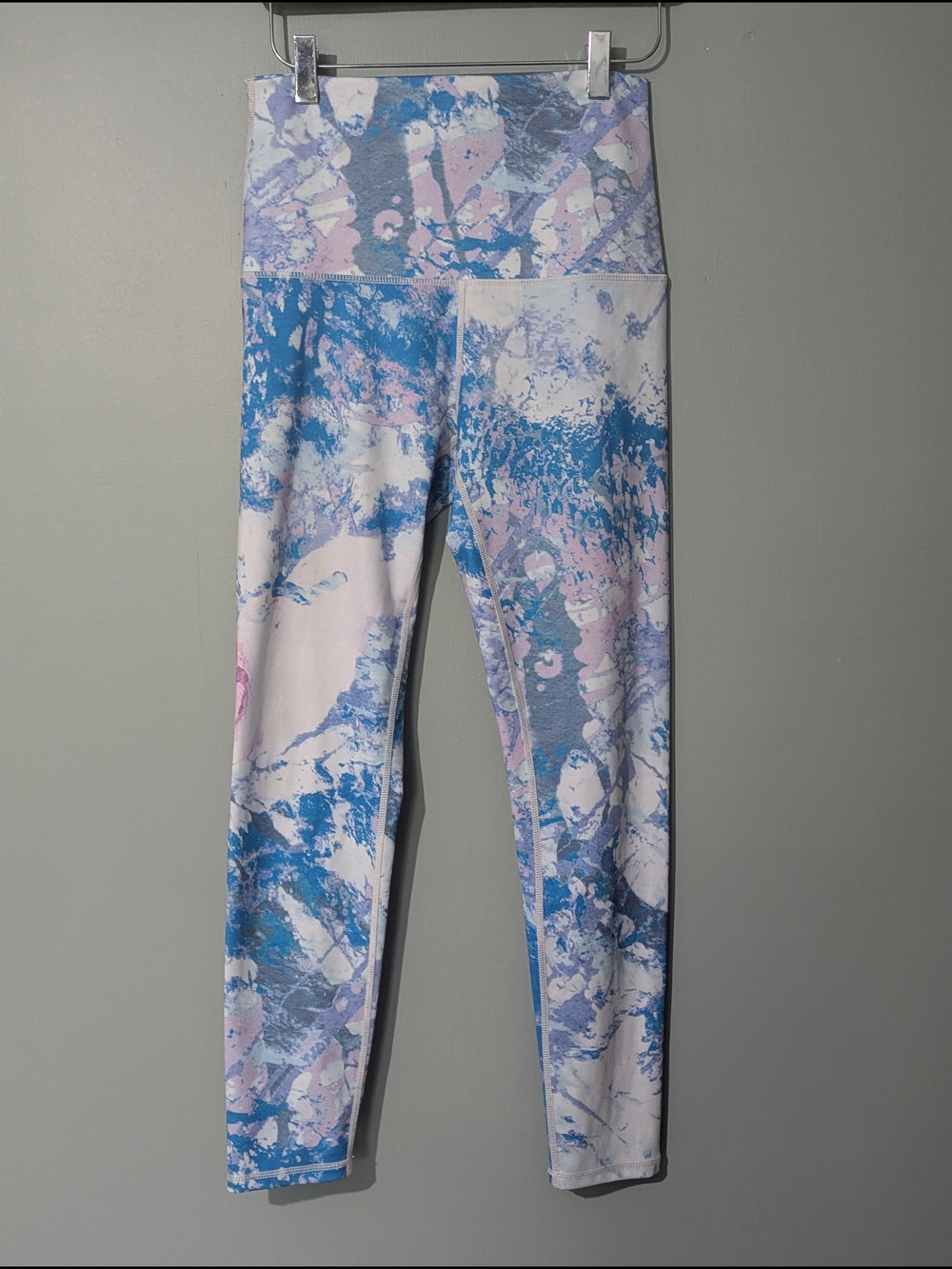 Silver Icing Women's High-Waist Marble Print Capri Cropped Leggings